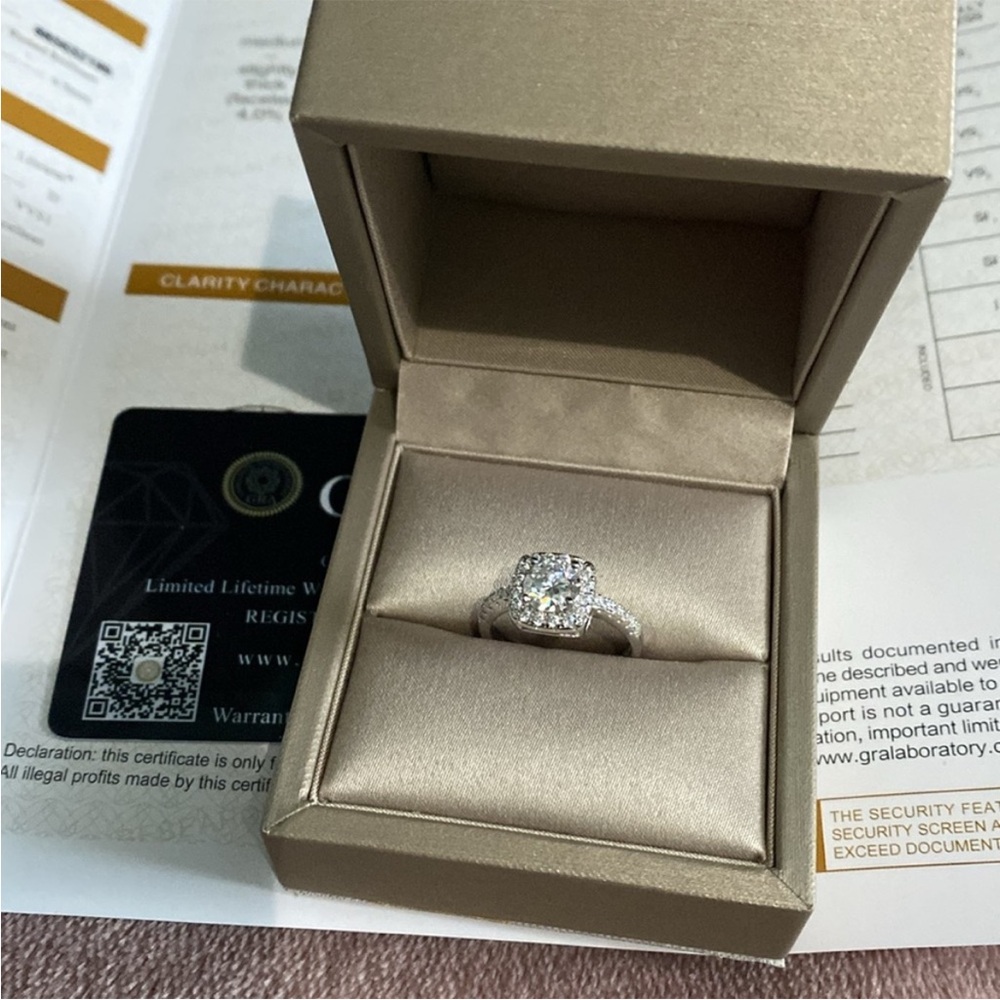 Beautiful 1 ct Moissanite Diamond ring - Picture 3 of 7